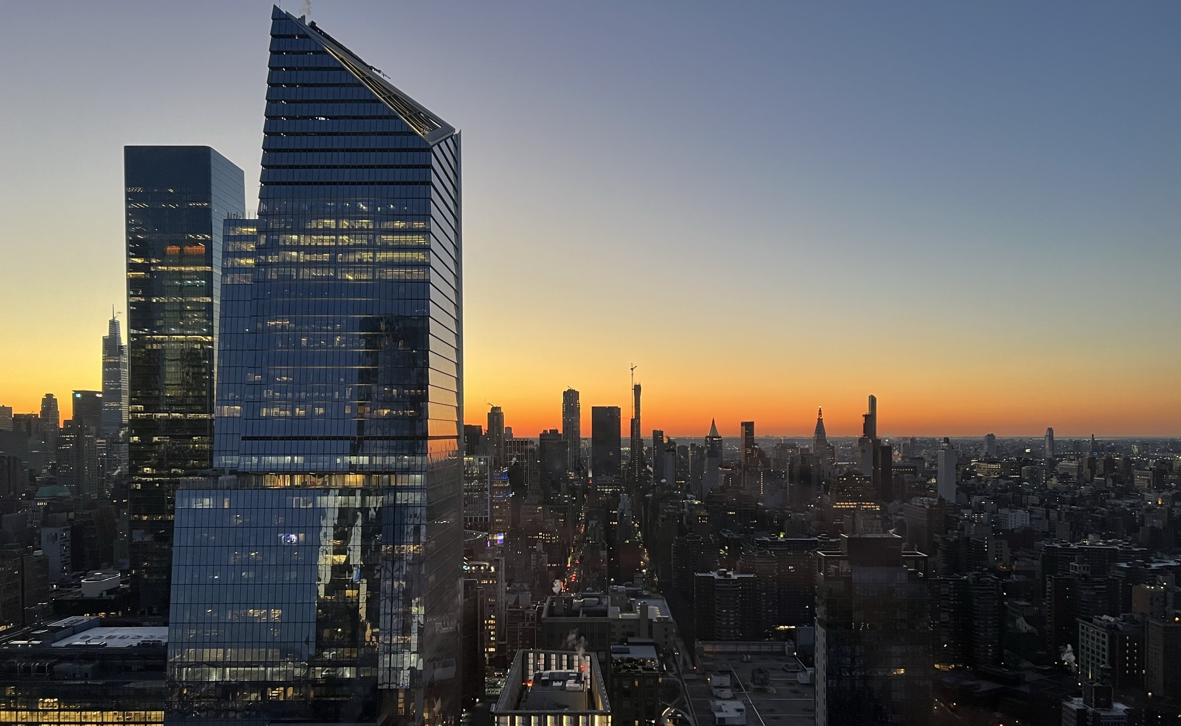 Sunrise over the Manhattan skyline